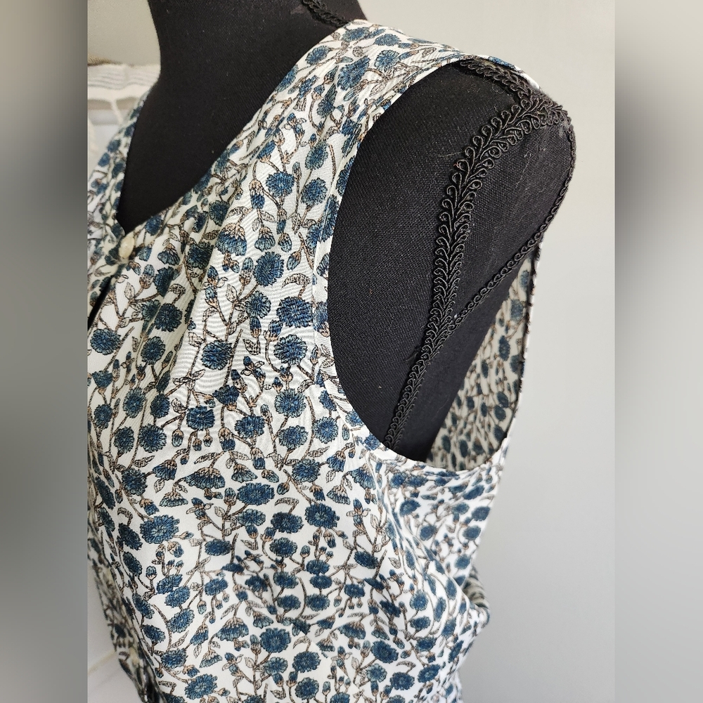 ANN TAYLOR LOFT FLORAL SLEEVELESS ROMPER - Picture 4 of 10